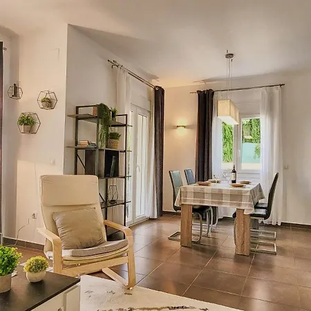 Lovely Apartment:quiet, Sunny And Residential