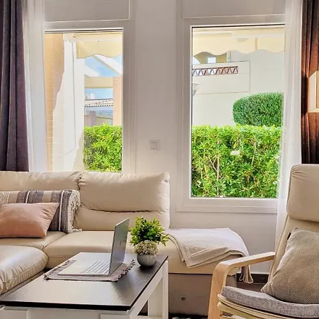 Lovely Apartment:quiet, Sunny And Residential *