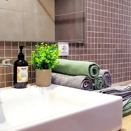 Lovely Apartment:quiet, Sunny And Residential Apartment